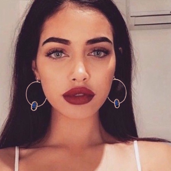 KENDRA SCOTT • Elora Hoops Earrings - Picture 2 of 6